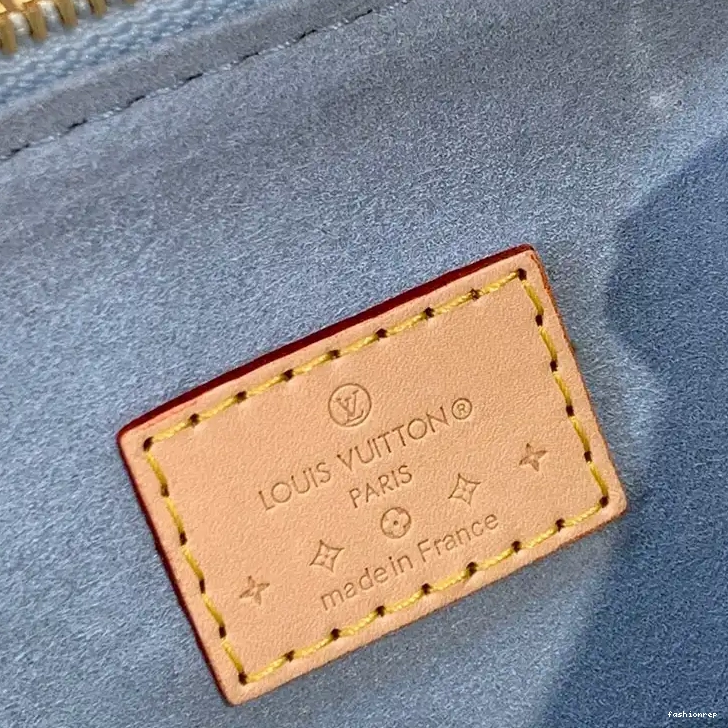 Fashionrepsfam ru LV 2410YA0037 Bags 0814